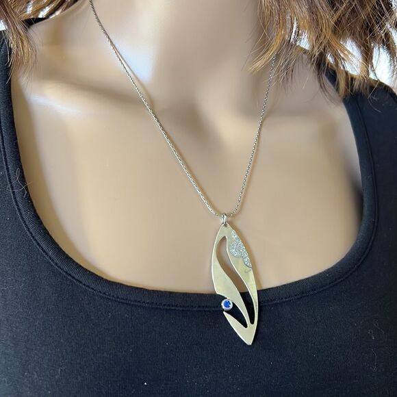 Abstract Silver Tone Fish Pendant Necklace - Picture 1 of 7